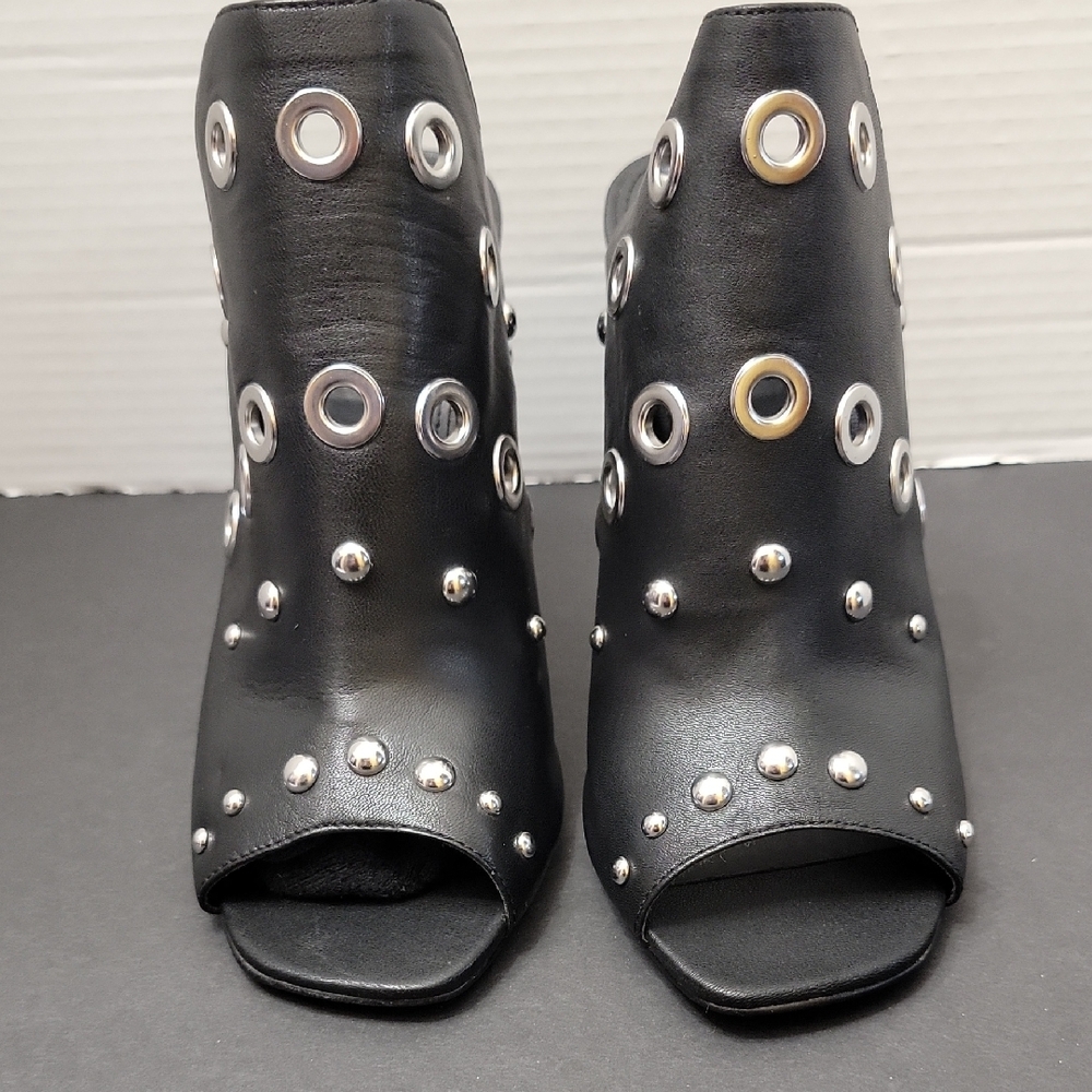 Steve Madden "Sooki" -G LTR Grommet Black Studded Mules - Picture 2 of 5